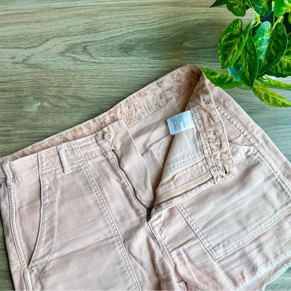 American Eagle Mid Rise Utility Pocket Shorts Light Pink Raw Frayed Hem Size 6 - Picture 2 of 13